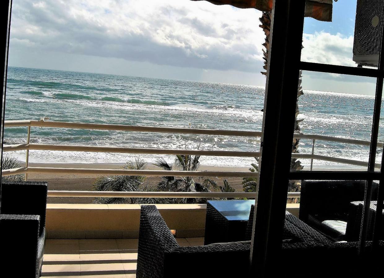 Apartamento Frente Al Mar,Primera Linea Rincón de la Victoria Eksteriør billede