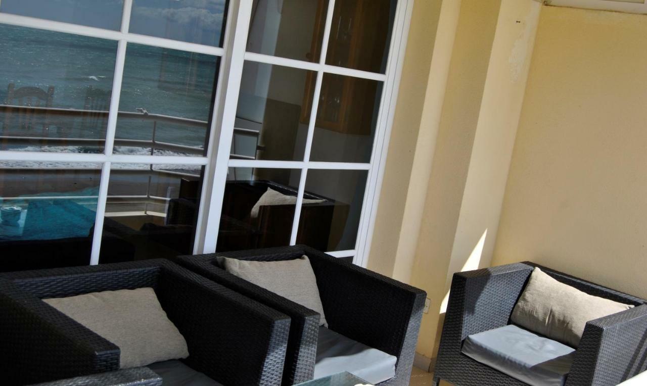Apartamento Frente Al Mar,Primera Linea Rincón de la Victoria Eksteriør billede